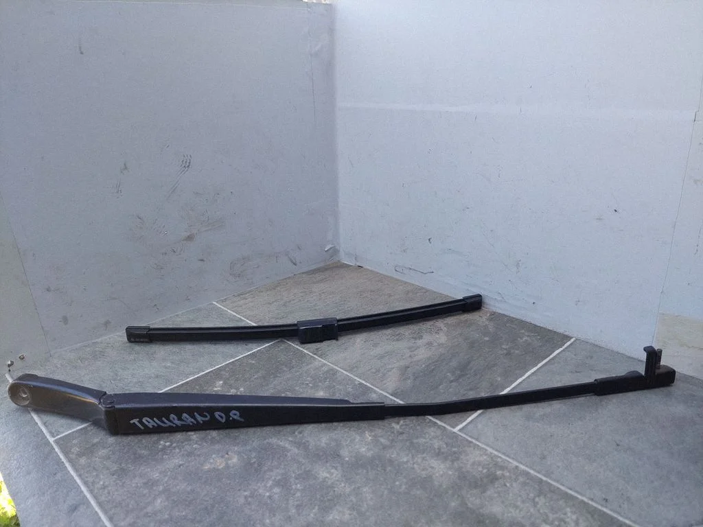 Front wiper blade arm 1T0955410A