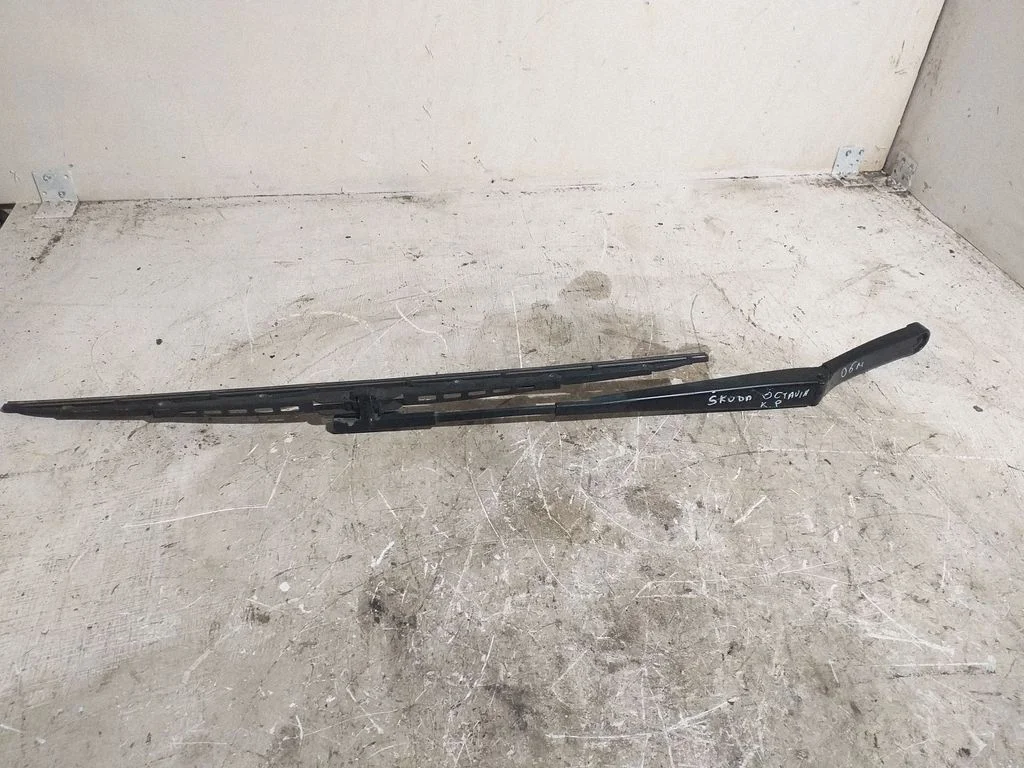 Front wiper blade arm – Skoda Octavia Mk2 (1Z) (2004-2013)