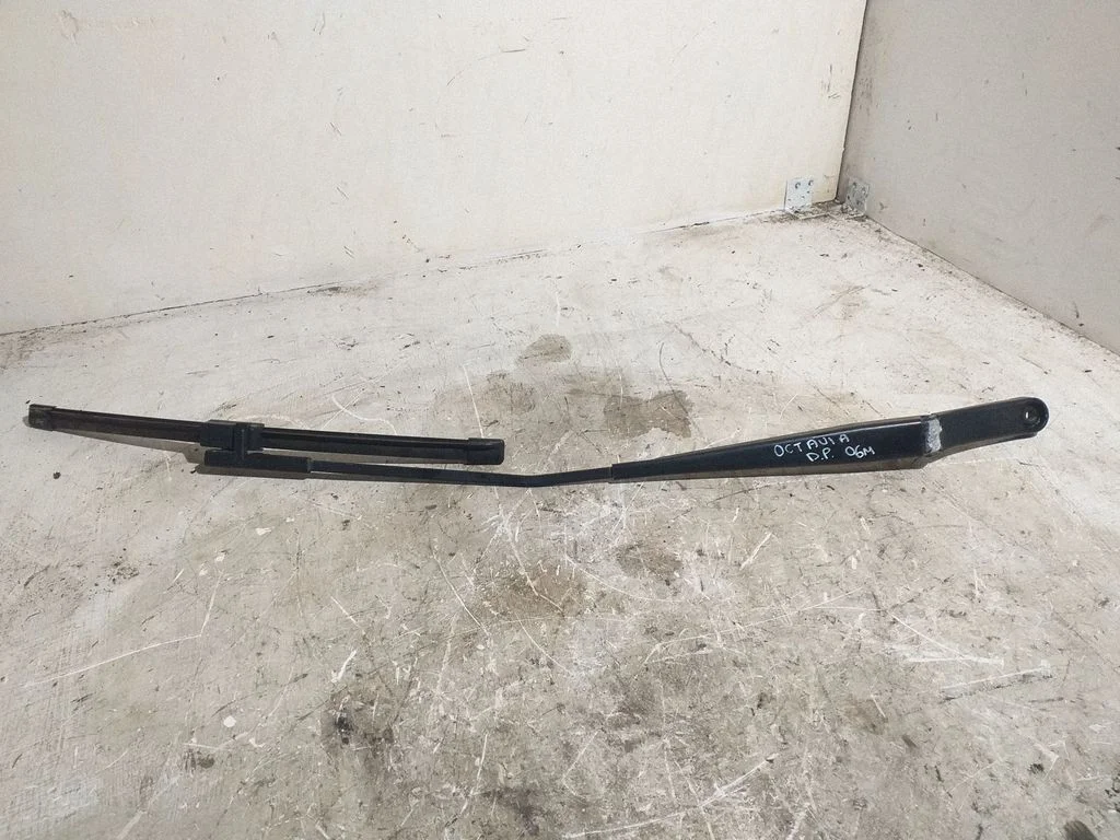 Front wiper blade arm – Skoda Octavia Mk2 (1Z) (2004-2013)