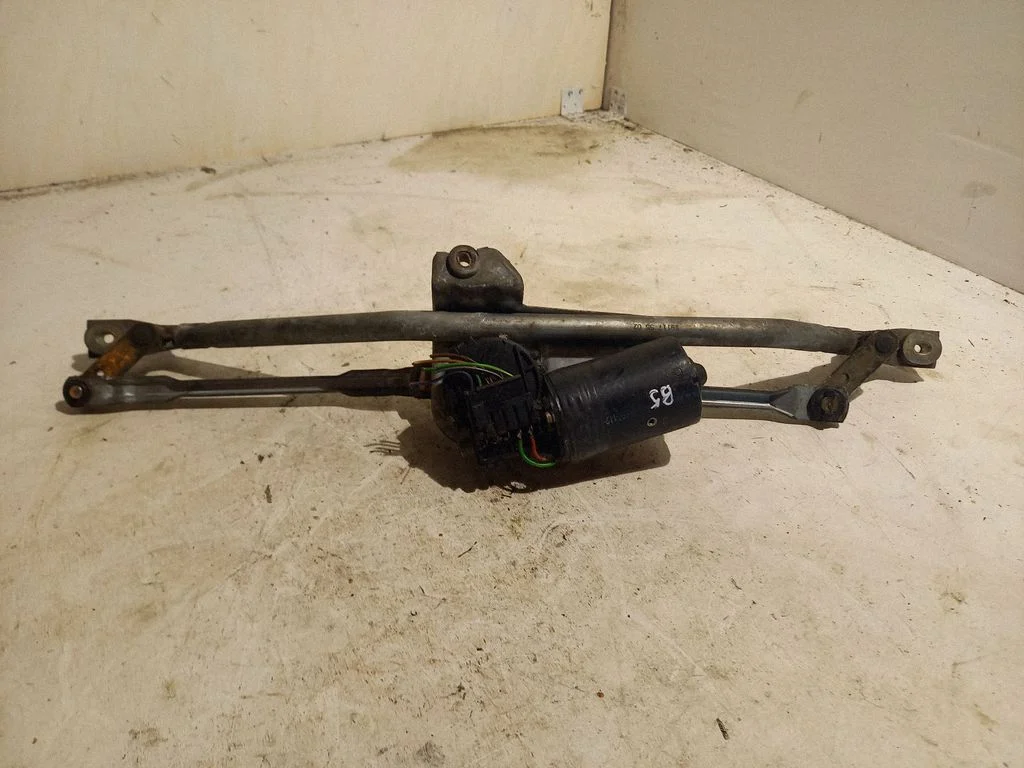 Front wiper linkage and motor