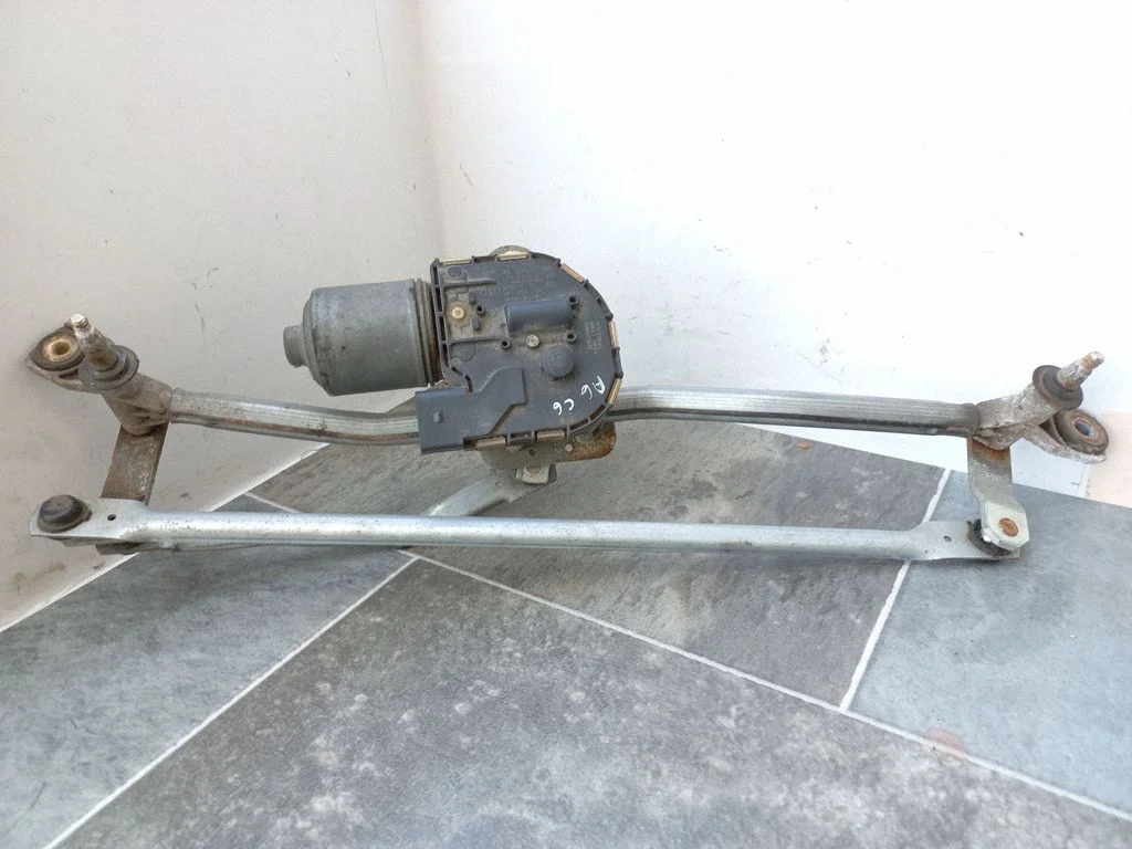 Front wiper linkage and motor – Audi A6 Allroad C6 (2006-2011)