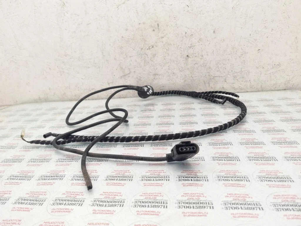 Windshield washer fluid hose – Volkswagen Touareg I (2002-2010)