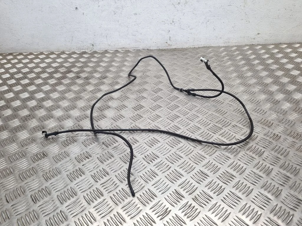 Windshield washer fluid hose – Volkswagen Touareg I (2002-2010)
