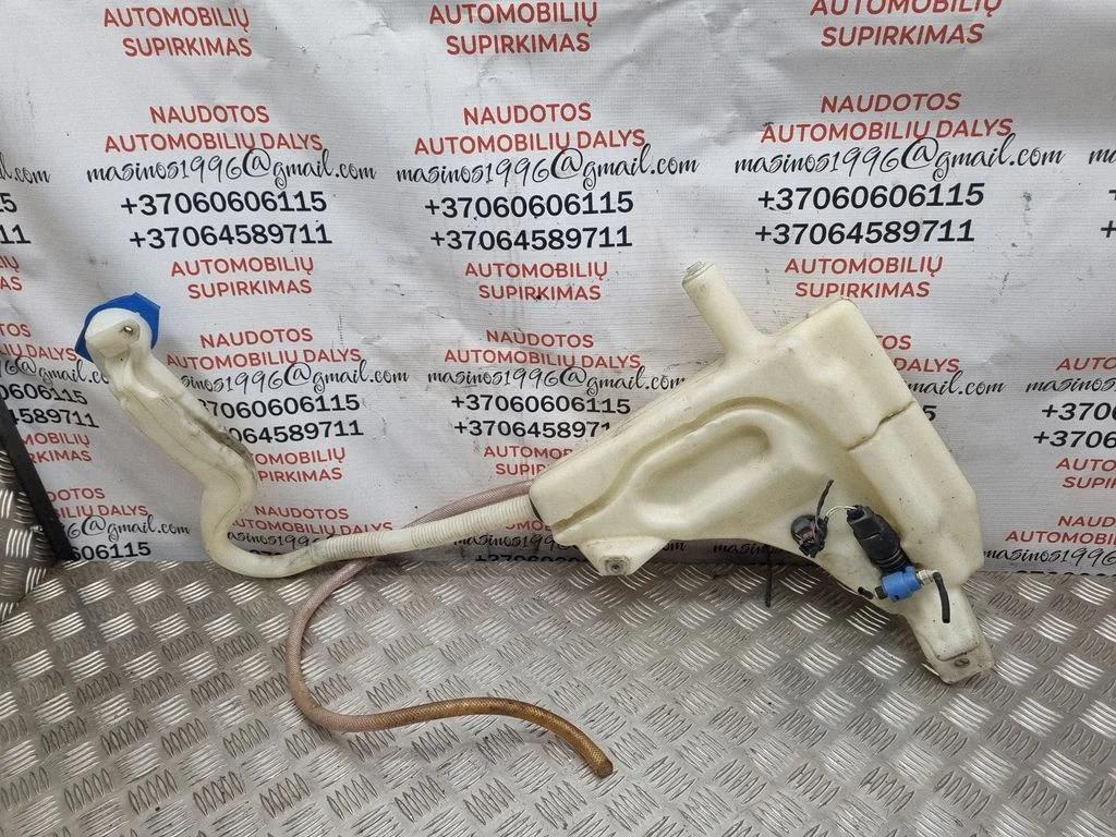 Windshield washer fluid reservoir/tank – Audi Q7 4L (2005-2015)