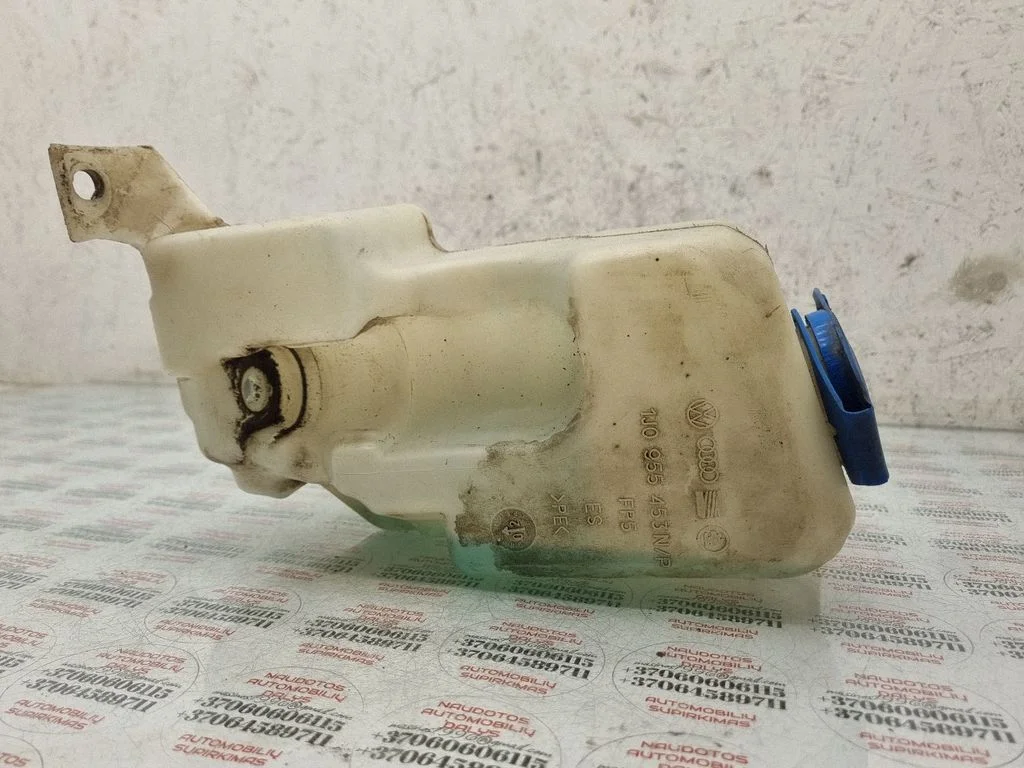 Windshield washer fluid reservoir/tank – Audi A3 S3 8L (1996-2003)