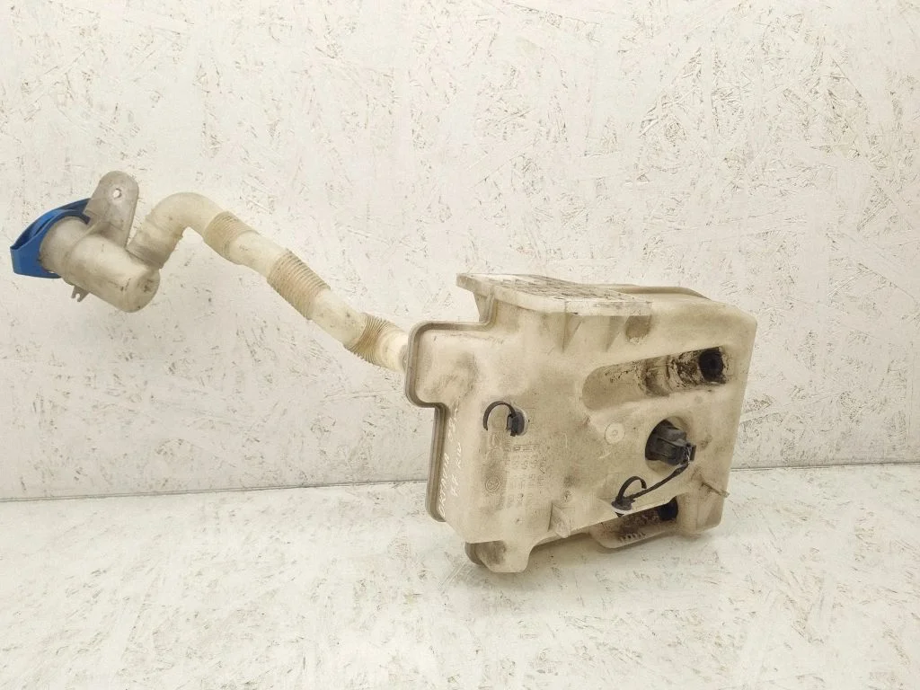 Windshield washer fluid reservoir/tank – Skoda Octavia Mk2 (1Z) (2004-2013)
