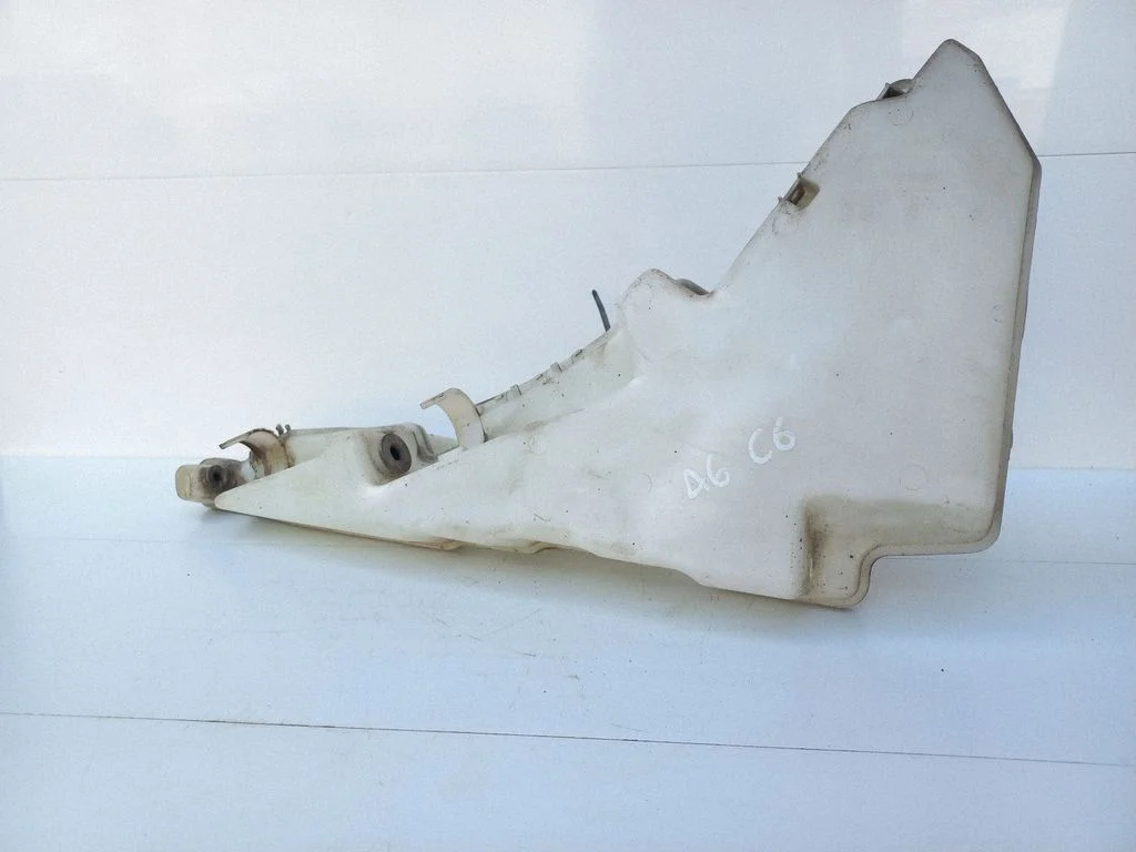 Windshield washer fluid reservoir/tank