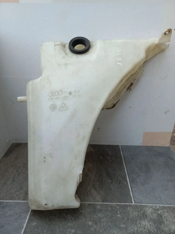 Klaasipesuvedeliku paak 8T0955453C