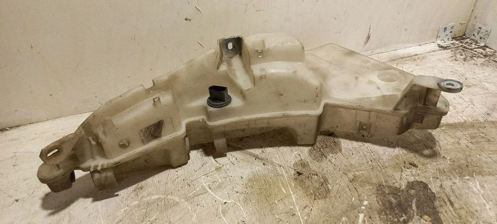 Windshield washer fluid reservoir/tank – Audi A6 Allroad C6 (2006-2011)