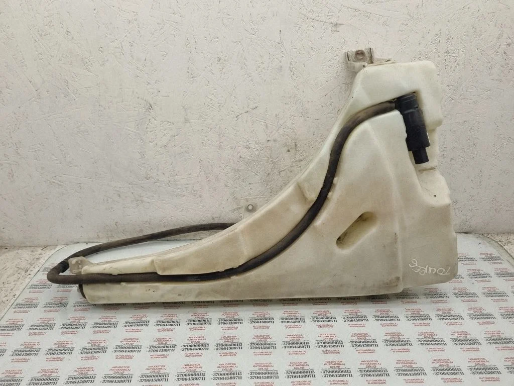 Windshield washer fluid reservoir/tank – Volkswagen Touareg I (2002-2010)
