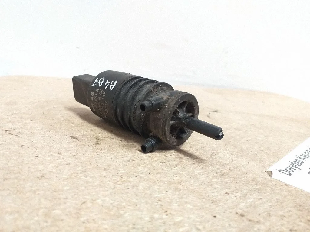 Klaasipesuvedeliku pump (klaaside) 1T0955651A