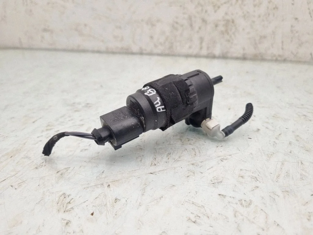 Klaasipesuvedeliku pump (klaaside) – Audi A4 Allroad B8 (2008-2016)