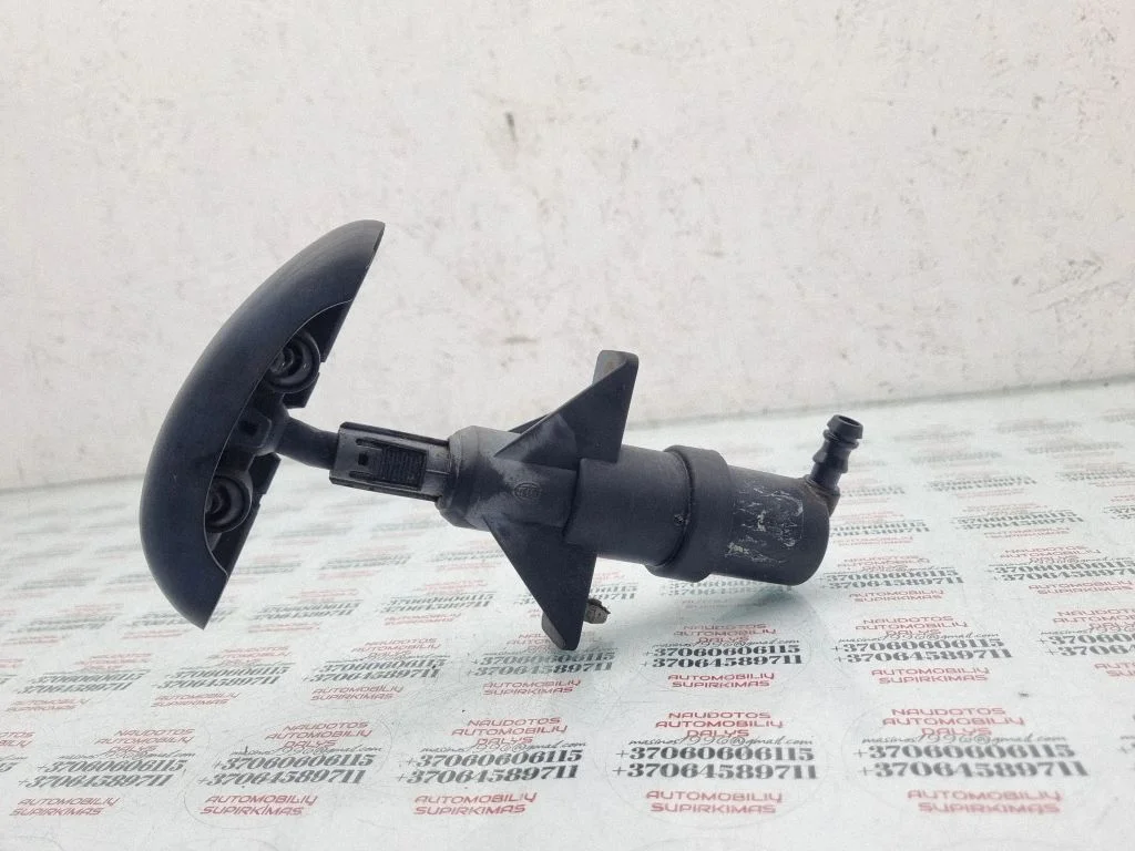 Headlight washer spray nozzle – front right