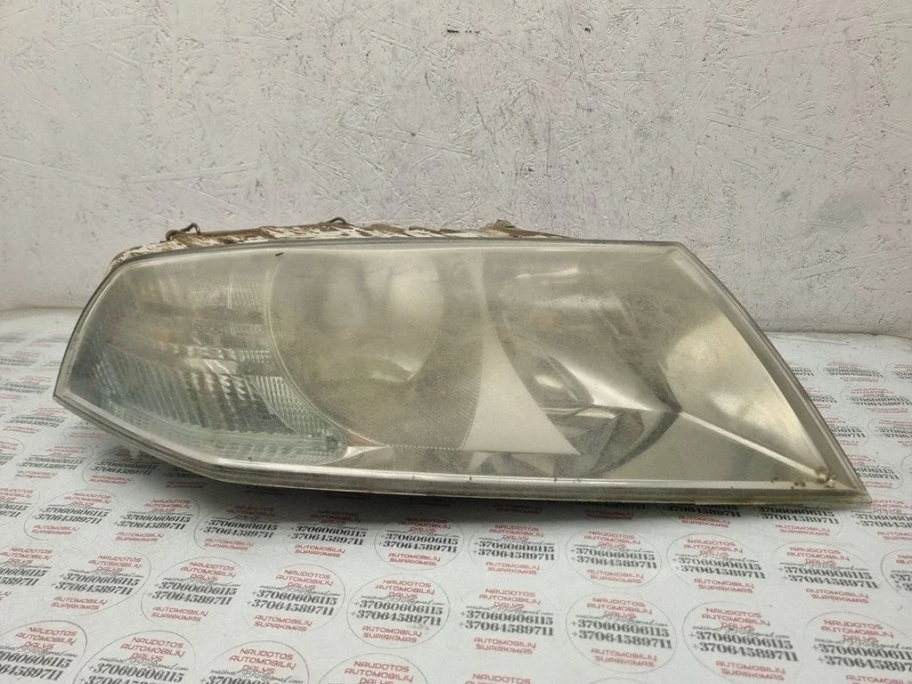 Headlight/headlamp – Skoda Octavia Mk2 (1Z) (2004-2013)