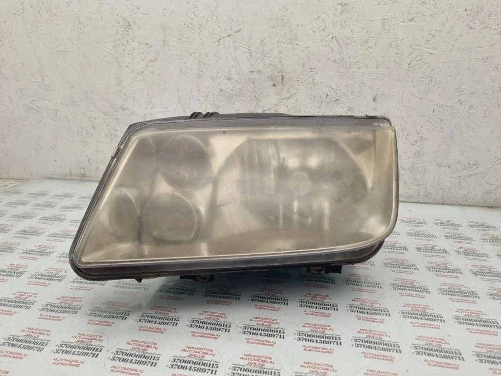 Headlight/headlamp – left