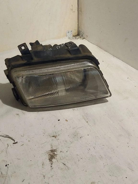 Headlight/headlamp – front right