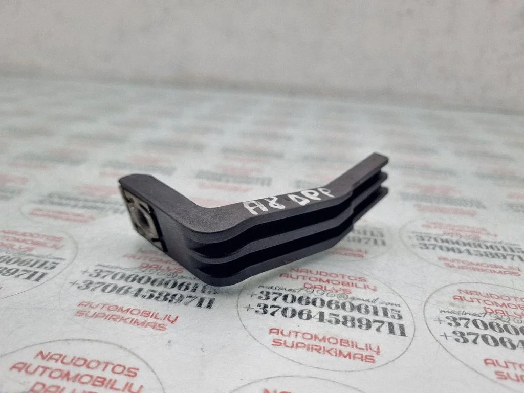 Esitule kinnitusklamber – Audi A8 S8 D3 4E (2002-2009)