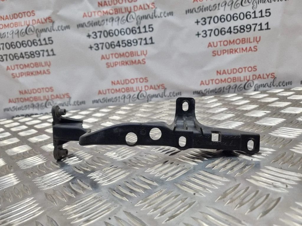 Esitule kinnitusklamber 7L0805733