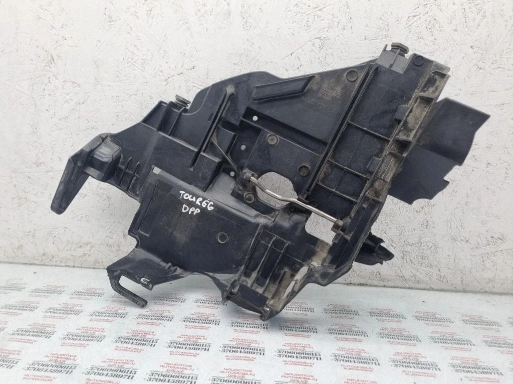 Headlight/headlamp mounting bracket – Volkswagen Touareg I (2002-2010)
