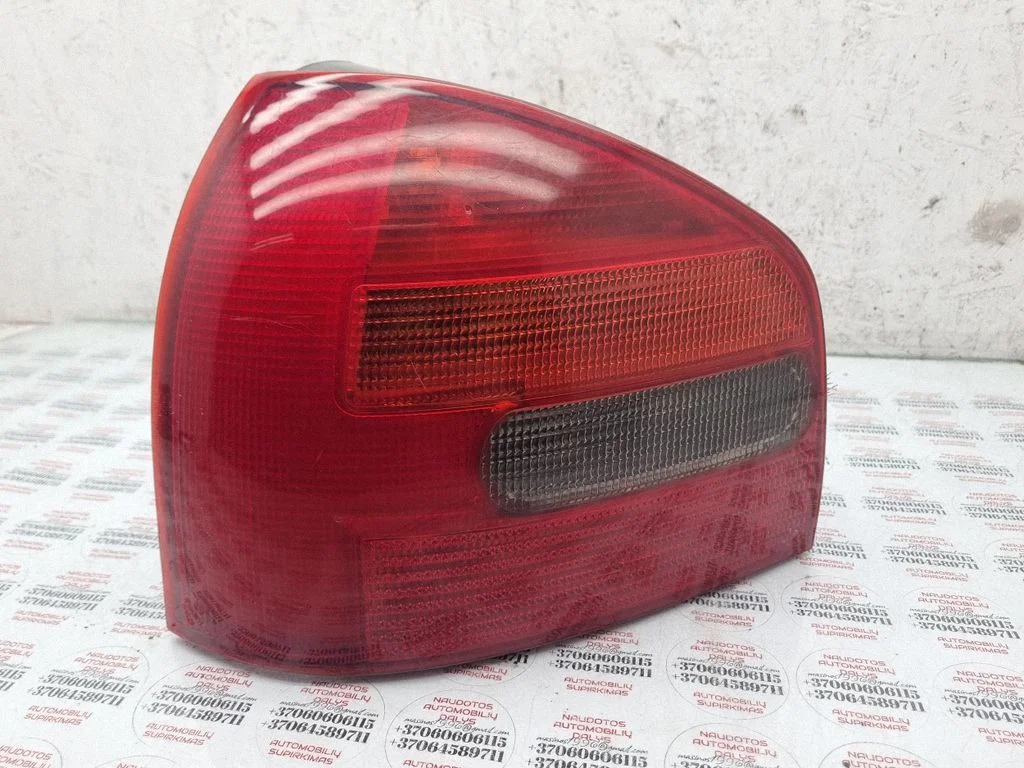 Lampa tylna w błotniku 03021810