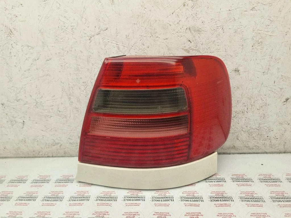 Rear/tail lights – right