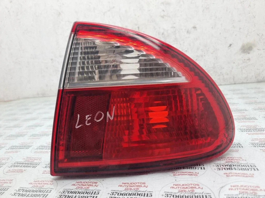 Rear/tail lights 1M6945112
