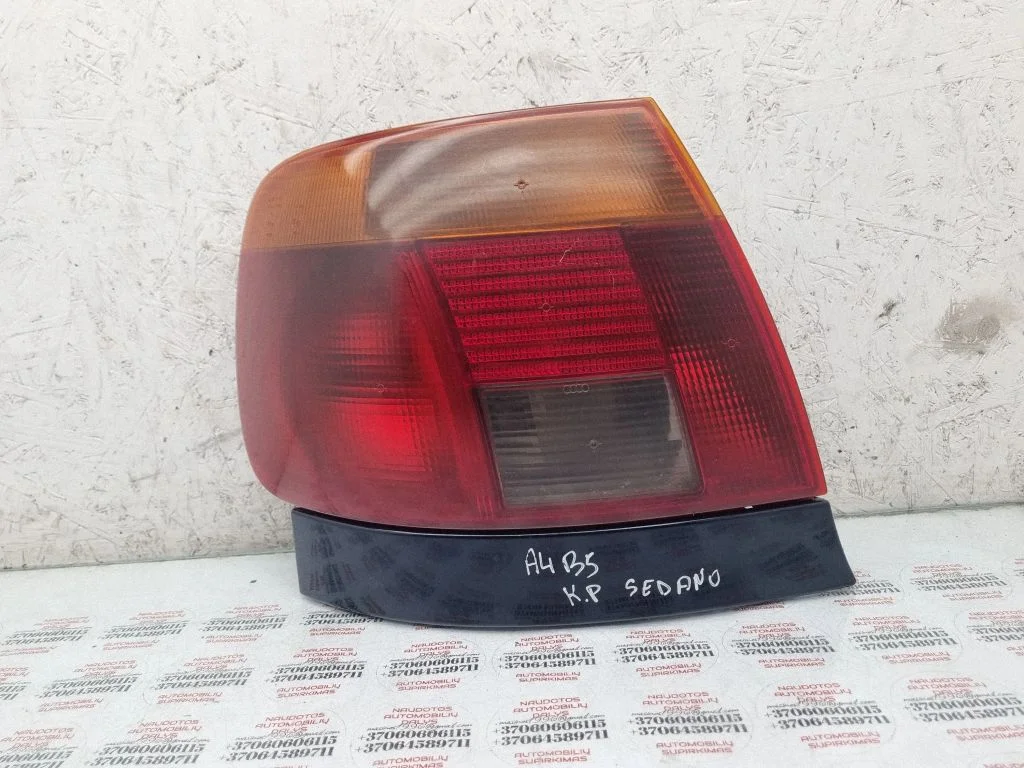 Rear/tail lights – left