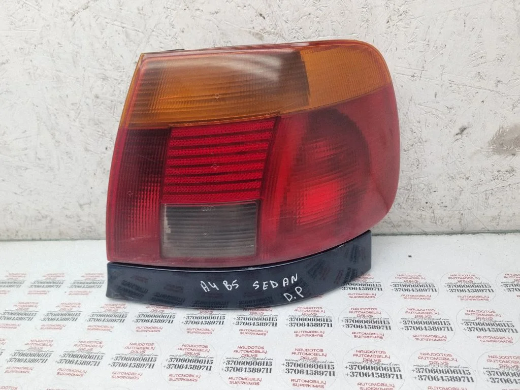 Rear/tail lights – right