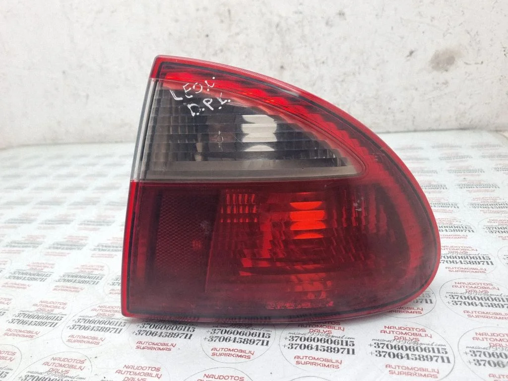 Rear/tail lights – right