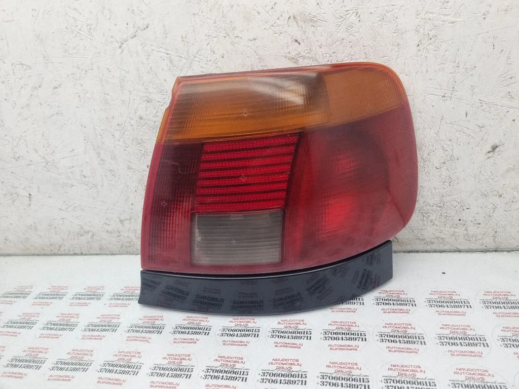 Rear/tail lights – right