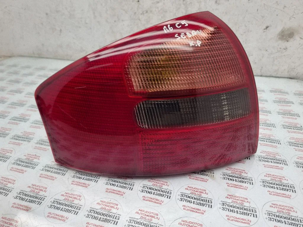 Rear/tail lights – left