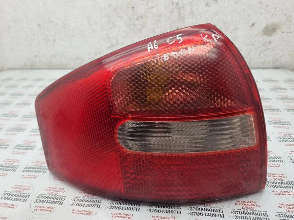 Rear/tail lights – left