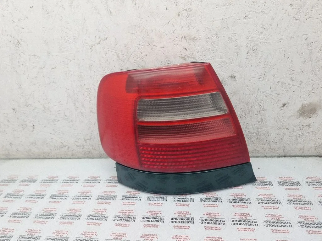 Rear/tail lights – left