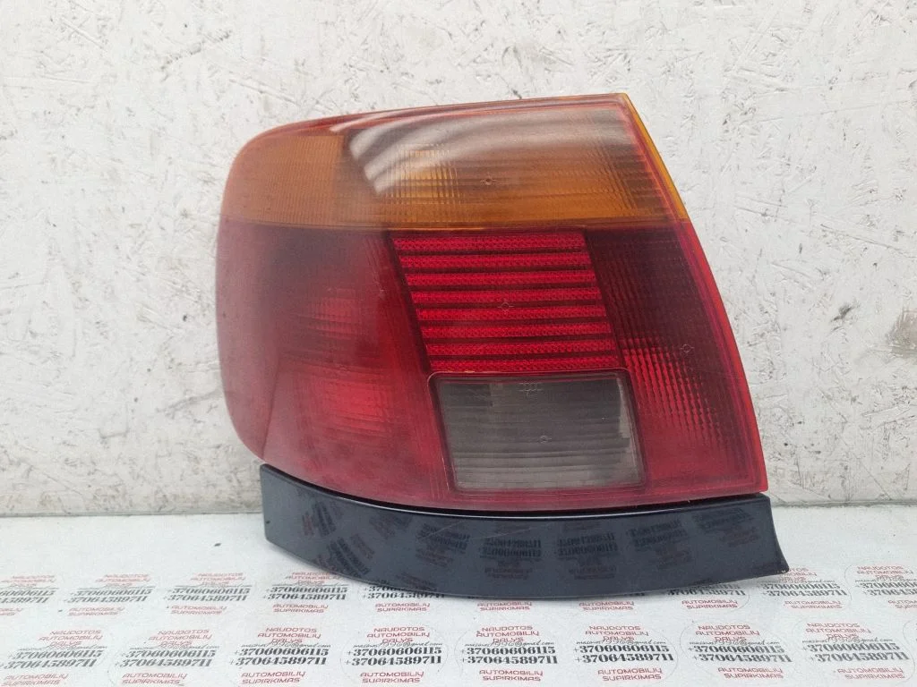 Rear/tail lights – left