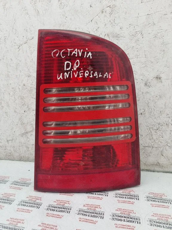 Rear/tail lights – right