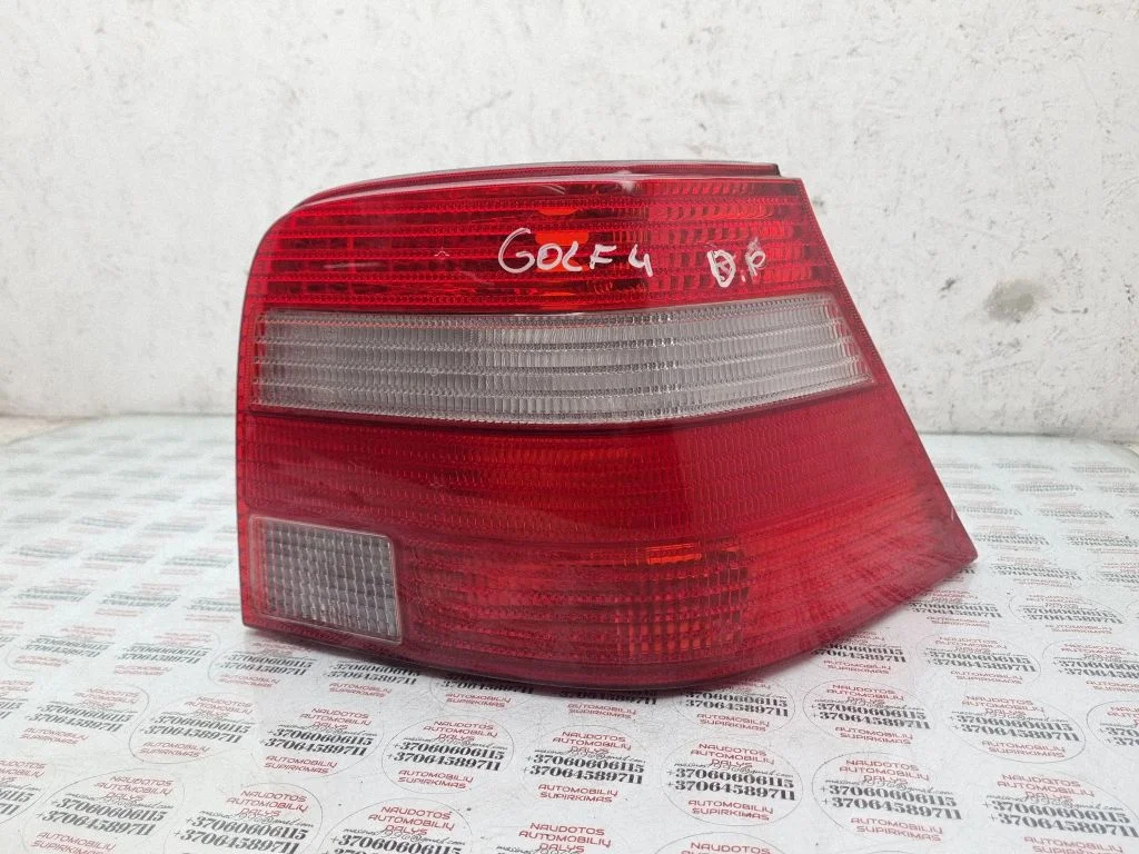 Rear/tail lights – right