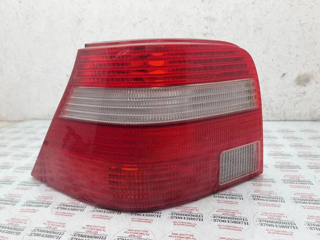 Rear/tail lights – left