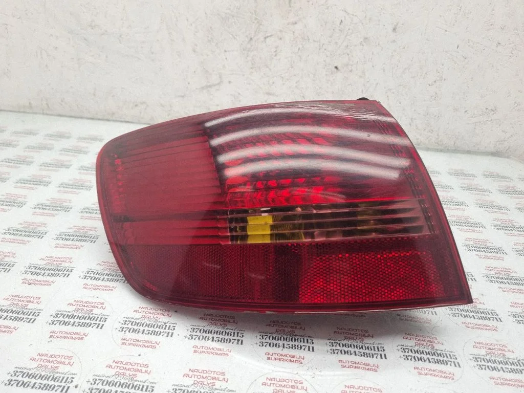 Lampa tylna w błotniku 89034302