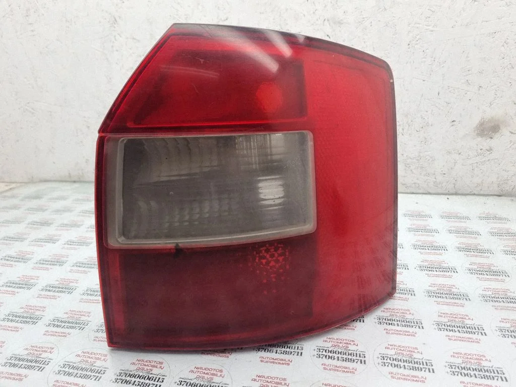 Rear/tail lights 8E9945096