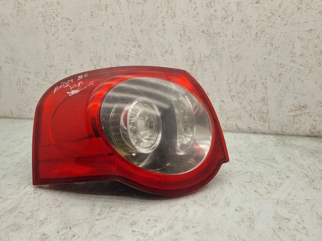 Lampa tylna w błotniku 3C9945095C