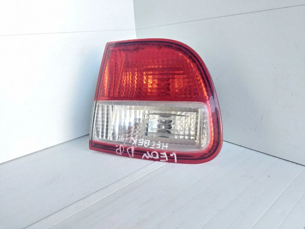 Rear/tail lights 1M6945092B
