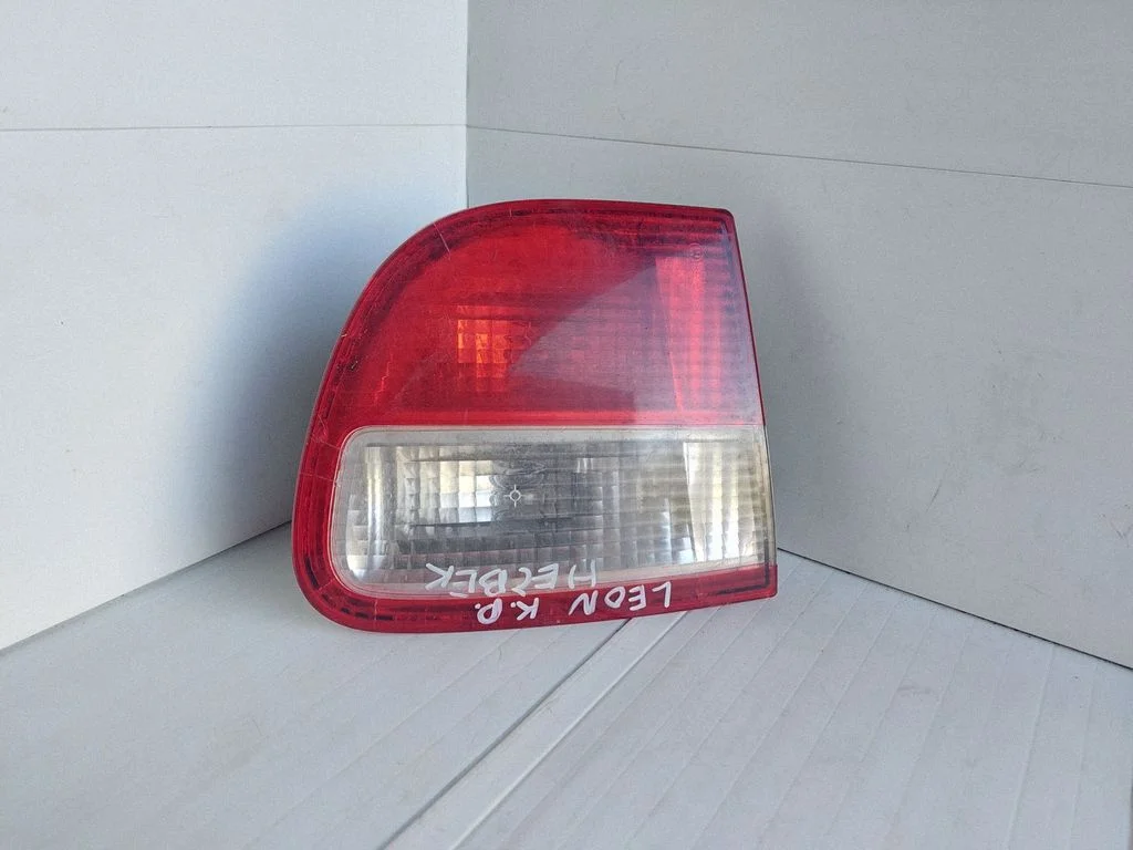 Rear/tail lights 1M6945091B