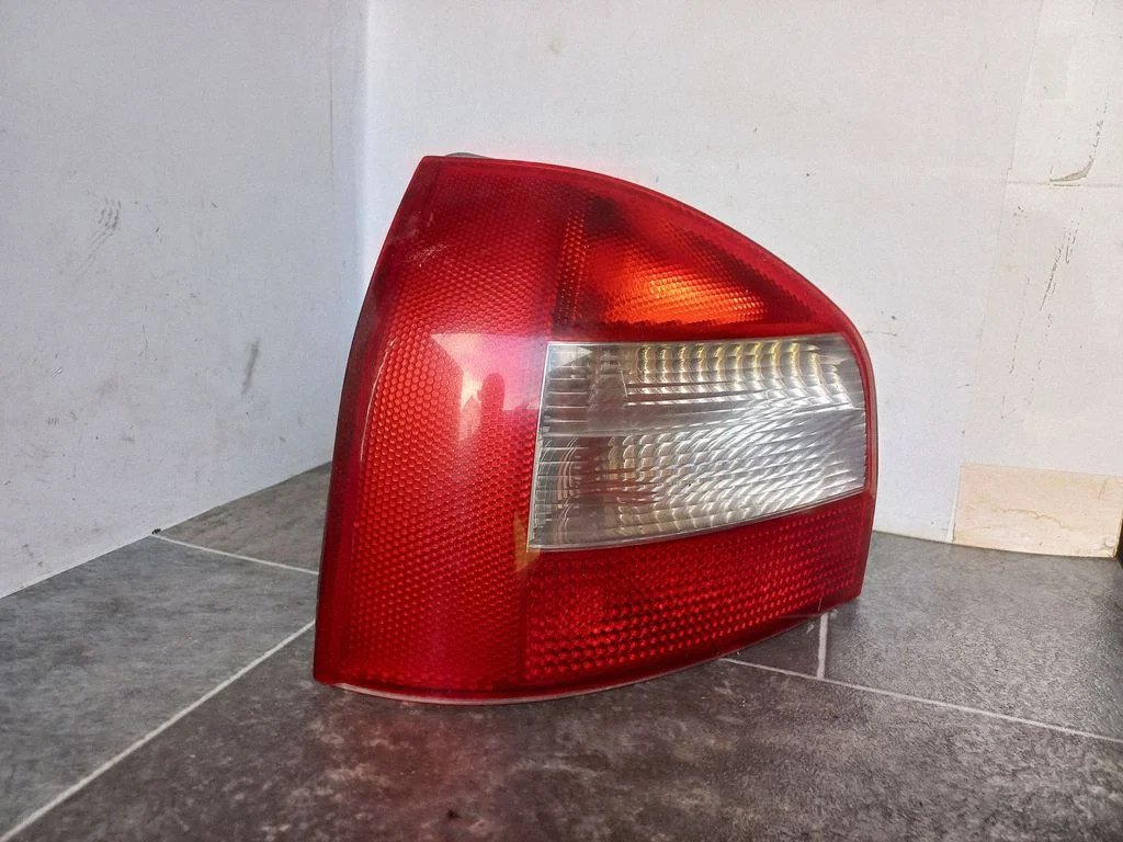 Rear/tail lights – rear left