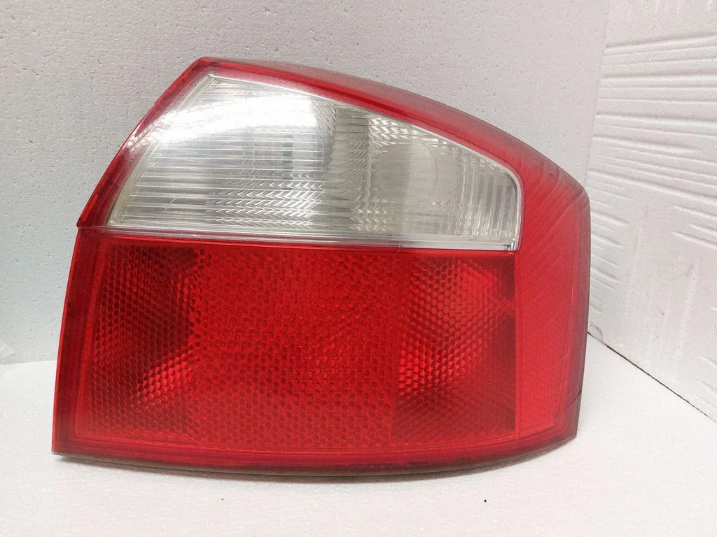 Lampa tylna w błotniku 153930