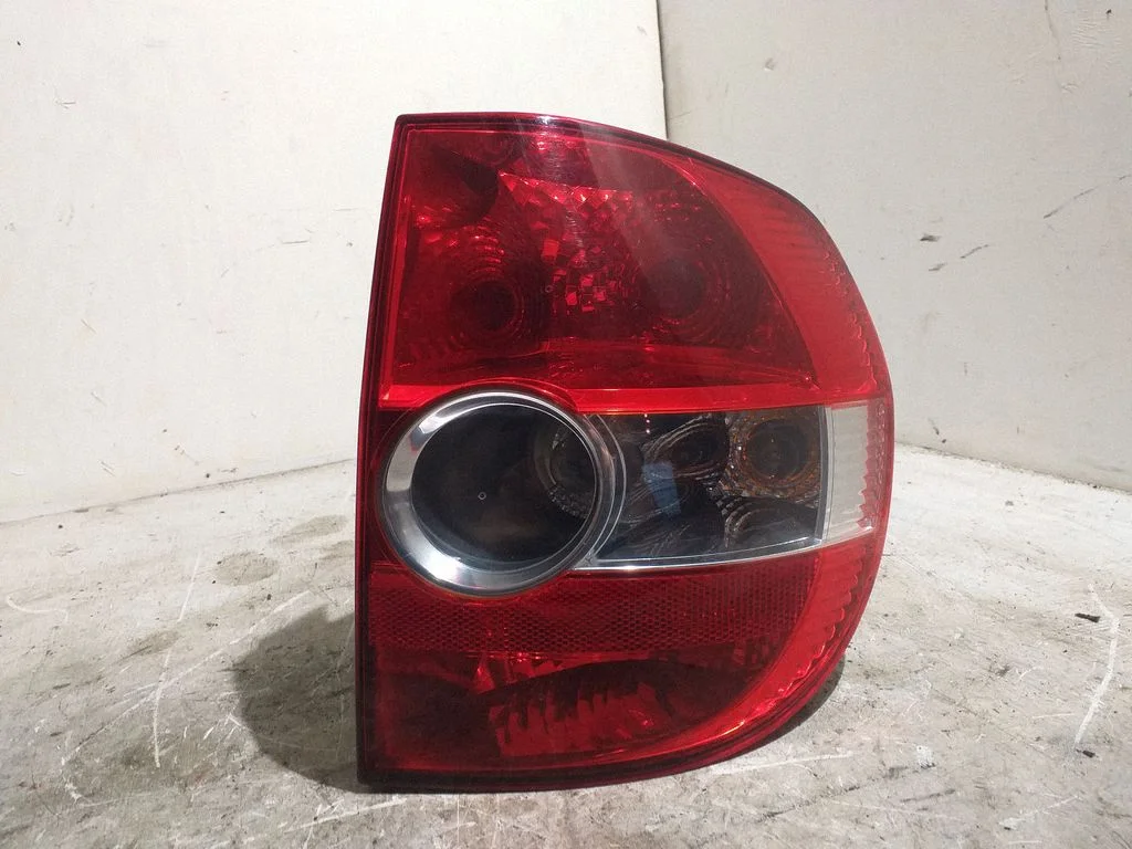 Rear/tail lights – rear right