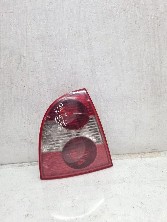 Rear/tail lights 3B5945095AE