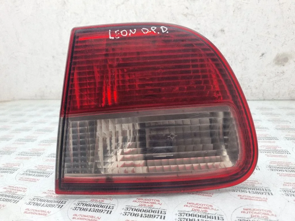 Tailgate rear/tail lights 1M6945092A