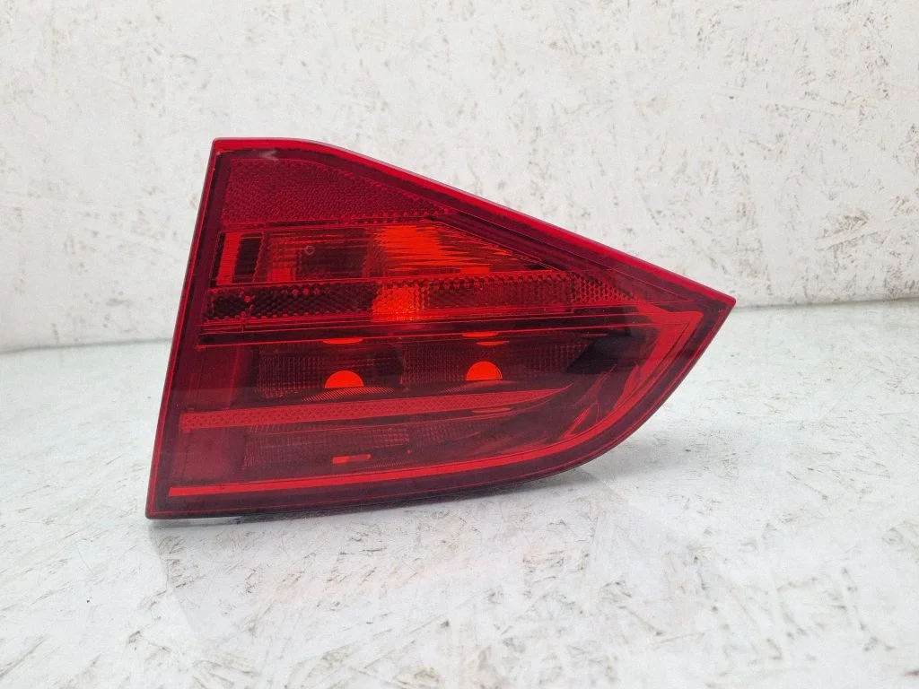 Tailgate rear/tail lights 8K9945094