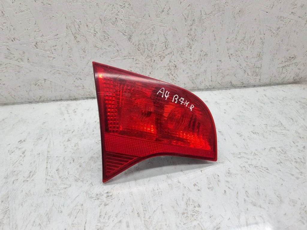 Tailgate rear/tail lights 8E9945093