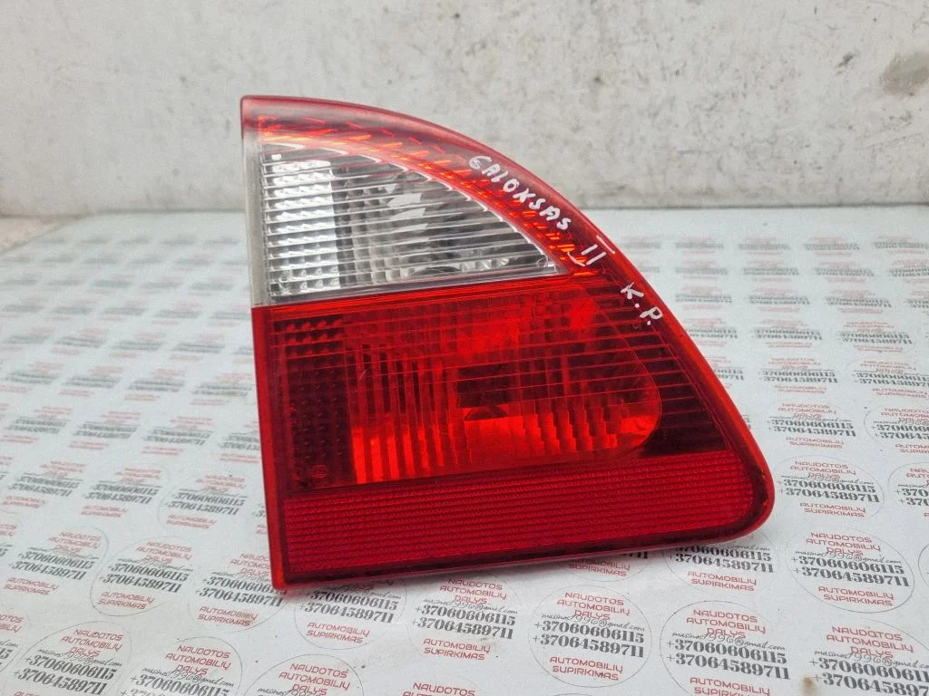 Tailgate rear/tail lights – left